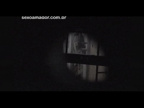 ❤️ Lourinho é filmado secretamente por um voyeur de bairro escondido atrás de tijolos ocos Porno porno em porno pt.stroybassein.ru